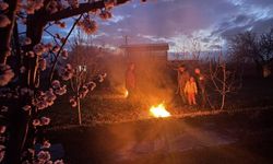 Erzincan'da çiftçiler don nöbetinde