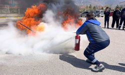 Erzincan'da itfaiyeden kurum personeline yangın eğitimi