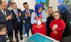 Erzurum'da otizm farkındalığı için mavi balonlar gökyüzüne bırakıldı