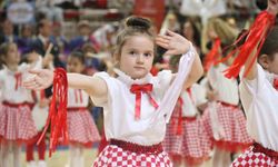 Eskişehir'de 23 Nisan coşkusu Şehit Anıl Gül Spor Salonu'nda yaşandı