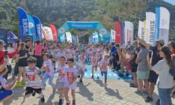 Fethiye'de 23 Nisan'a özel çocuk koşusu düzenlendi