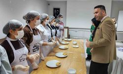 Gaziantep'te öğrenciler içli köfte yaptı