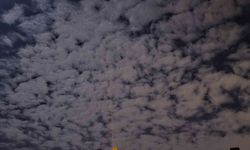 Geceyi aydınlatan doğa şöleni: Elazığ'da eşsiz bulut manzarası