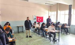 Gençler bilgileriyle umre için yarıştı