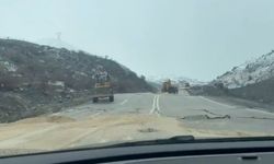 Hakkari-Van yolunda çökme: Ulaşım kontrollü sağlanıyor