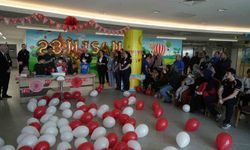 Hastanede 23 Nisan sevinci: Minik kahramanların yüzü güldü