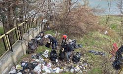 Hazar Gölü sahilindeki kirliliğe müdahale: 10 ton çöp toplandı