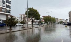 Iğdır'da 5 dakikalık sağanak hayatı felç etti