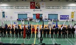 İnönü Üniversitesinin ev sahipliğinde badminton müsabakaları başladı