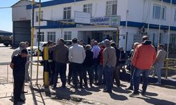 İş alamayan kooperatif üyeleri fabrika önünde toplandı