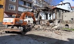 Isparta'da katlı otopark projesinde metruk binalar yıkıldı, çalışmalar hız kazandı