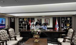 İstanbul İl Emniyet Müdürü Yıldız, koltuğunu şehit çocuğuna devretti