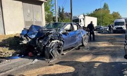 İzmir'de freni boşalan tır 10 araca çarptı: 1'i polis 3 kişi hayatını kaybetti, 5 kişi yaralandı