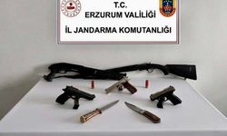 Jandarmadan operasyon: 2 şahıs ve çok sayıda silah yakalandı