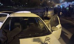 Kadıköy'de emniyet şeridindeki sürücüye otomobil çarptı: 1 ölü