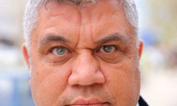 Kahramanmaraşlı adam 3 renkli gözleriyle görenlerin ilgisini çekiyor