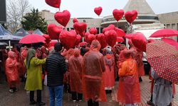 Kahramanmaraş'ta kalp balonlarıyla otizme dikkat çekildi