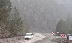 Karabük'ün yüksek kesimlerinde kar yağışı yeniden başladı