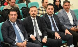 Kars'ta, 'Zirvede Kadın' paneli yoğun ilgi gördü