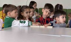 Kartepe'de minikler Kütüphaneler Haftası'nı müzikli masallarla kutladı