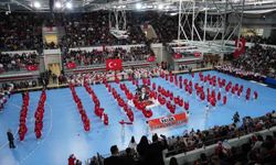 Kastamonu'da 23 Nisan coşkusu: Çocukların gösterileri ayakta alkışlandı