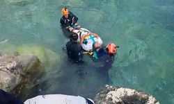 Kayalıklardan düşerek yaralanan şahıs için ekipler alarma geçti