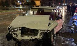 Kayseri'de iki otomobil çarpıştı: Tofaş kağıt gibi ezildi