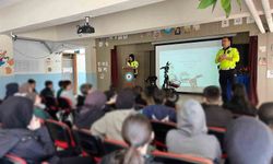 Kemah'ta öğrenci ve öğretmenlere trafik eğitimi verildi