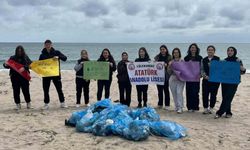 Kırklareli'nde çevreci öğrenciler sahilde temizlik yaptı