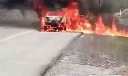 Kırklareli'nde seyir halindeyken yangın çıkan araç küle döndü