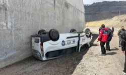 Kontrolde çıkan hafif ticari araç devrildi: 1 yaralı