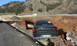 Kontrolden çıkan lüks otomobil yol kenarına savruldu: 1 yaralı