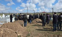 Köpeklerin saldırısında ölen çocuk toprağa verildi