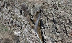 Kuruyan 30 yıllık şelale, yağışlarla birlikte yeniden canlandı