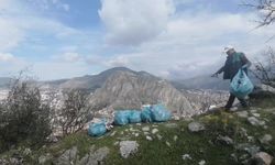 Kuşkonmaz için çıktığı dağda 6 torba çöp topladı