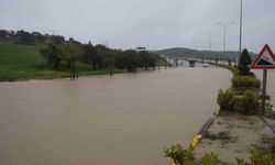 Kuvvetli yağışın etkili olduğu Antakya'da eğitime 1 gün ara verildi