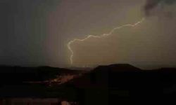 Mardin'de şimşek ve yıldırım görsel şölen oluşturdu