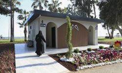 Mersin'de sahil bandına modern mescit