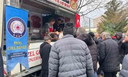 Mevlit çıkışı vatandaşlara lokma ikramı