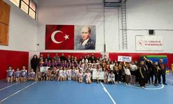 Minik cimnastikçilerden 23 Nisan için Alaşehir'de yarıştı