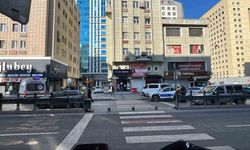 Motosikletin çarptığı yaya yaralandı