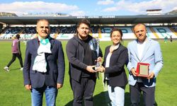 Muğlaspor Masa Tenisi Takımı şampiyonluk kupasını kaldırdı