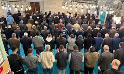 Okul saldırısında hayatını kaybedenler için gıyabi cenaze namazı kılındı