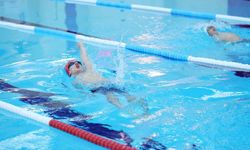 Osmangazi Yüzme Şenliği'nde kazananlar kupalarını aldı