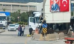 Osmaniye'de kontrolden çıkan tır gişeye çarptı: 1 yaralı