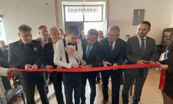 Otizmli iki gencin ilk kişisel resim sergisi: 'Renklerle Konuşuyoruz'