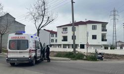 Otomobille çarpışarak, motosikletten fırladı: Yürekleri ağza getiren kaza kamerada