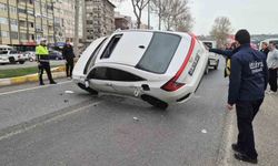 Otomobiller çarpıştı: 1 yaralı