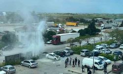 Otoparktaki otomobil, alev topuna döndü