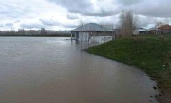 Patnos'ta sağanak taşkına neden oldu: Evleri su bastı